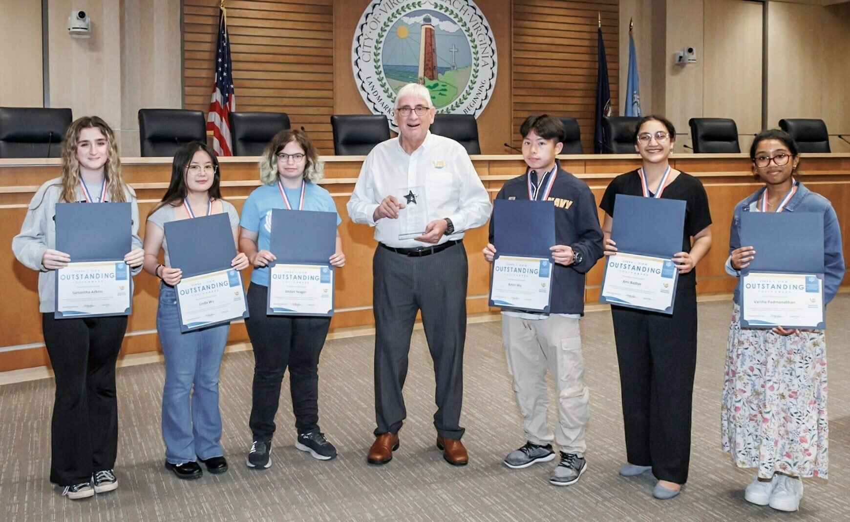 Teen Advisory Group Volunteers receiving award from mayor