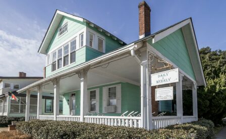 Exterior of Cutty Sark Motel and Historic Cottage