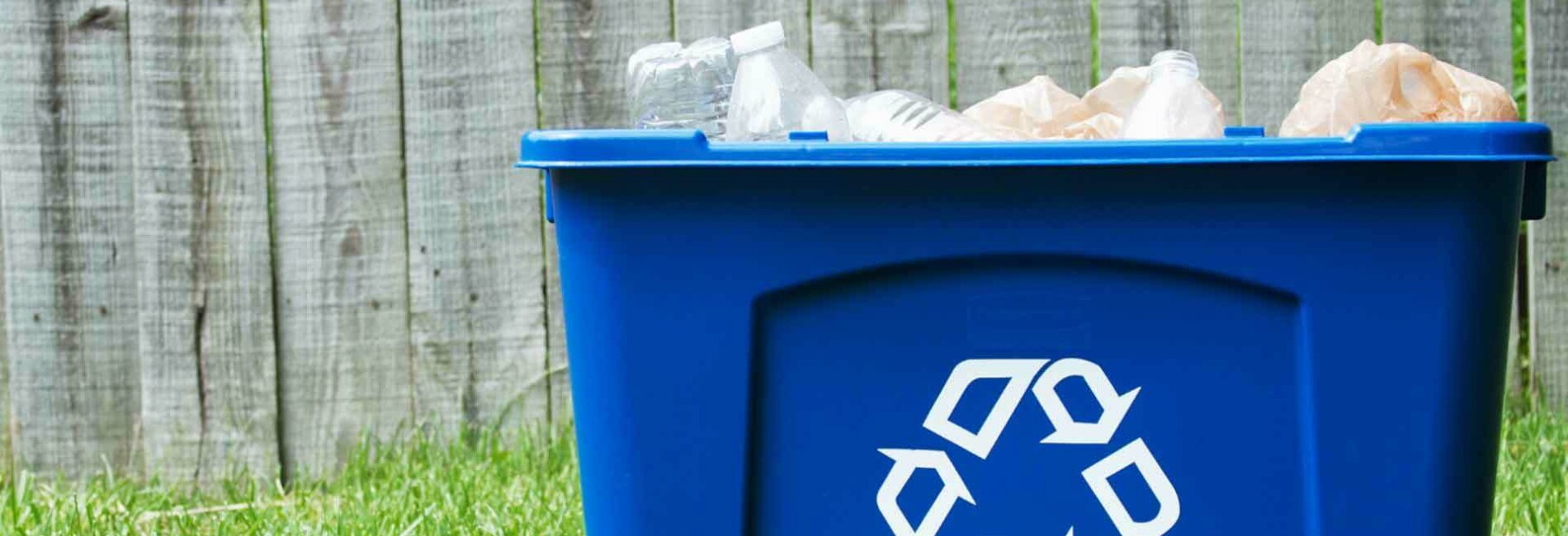 Recycling container ith empty bottles